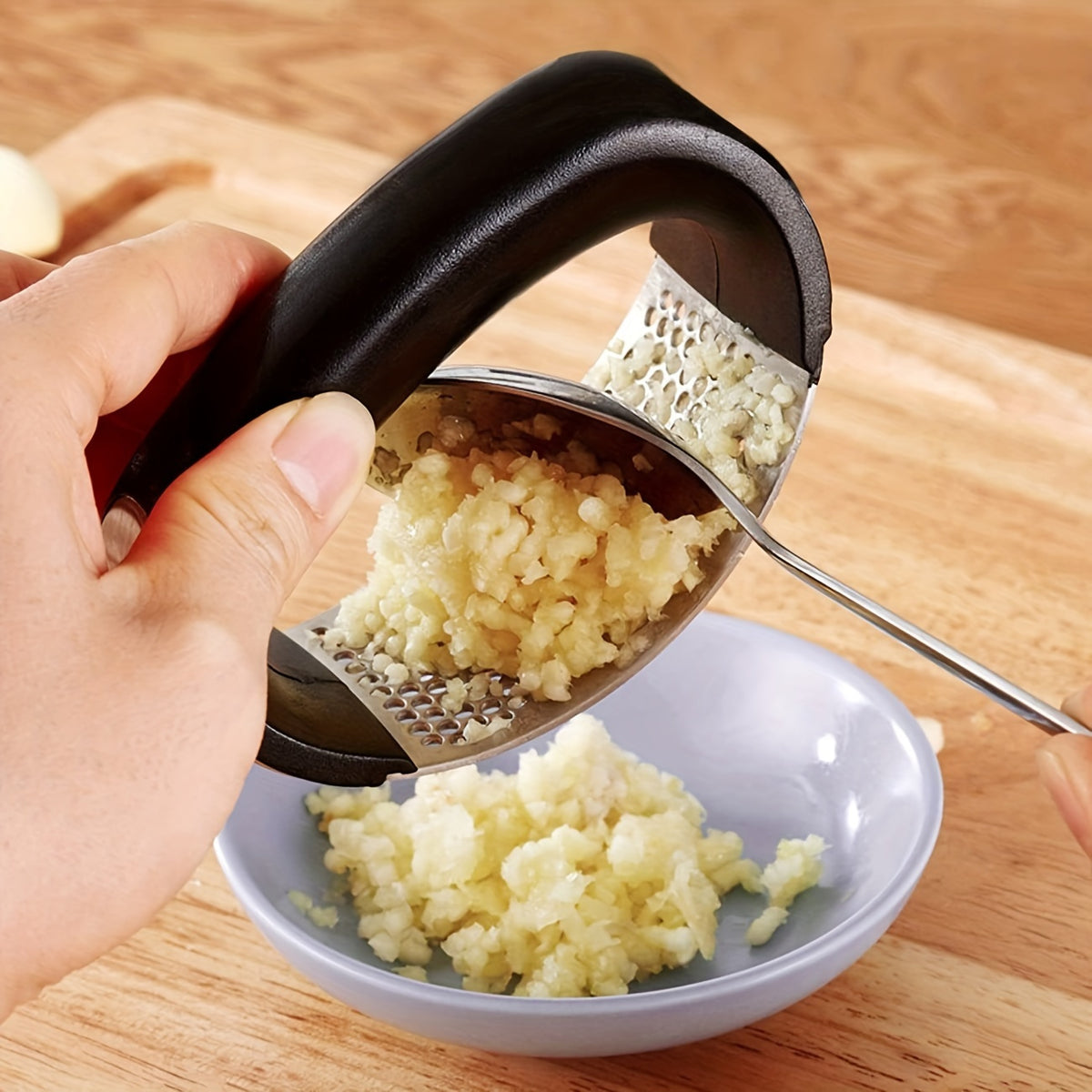 Stainless Steel Manual Garlic Press, Single-Piece Non-Electric Garlic Mince and Paste Preparation Tool for Homemade Sauces, Marinades and Everyday Cooking