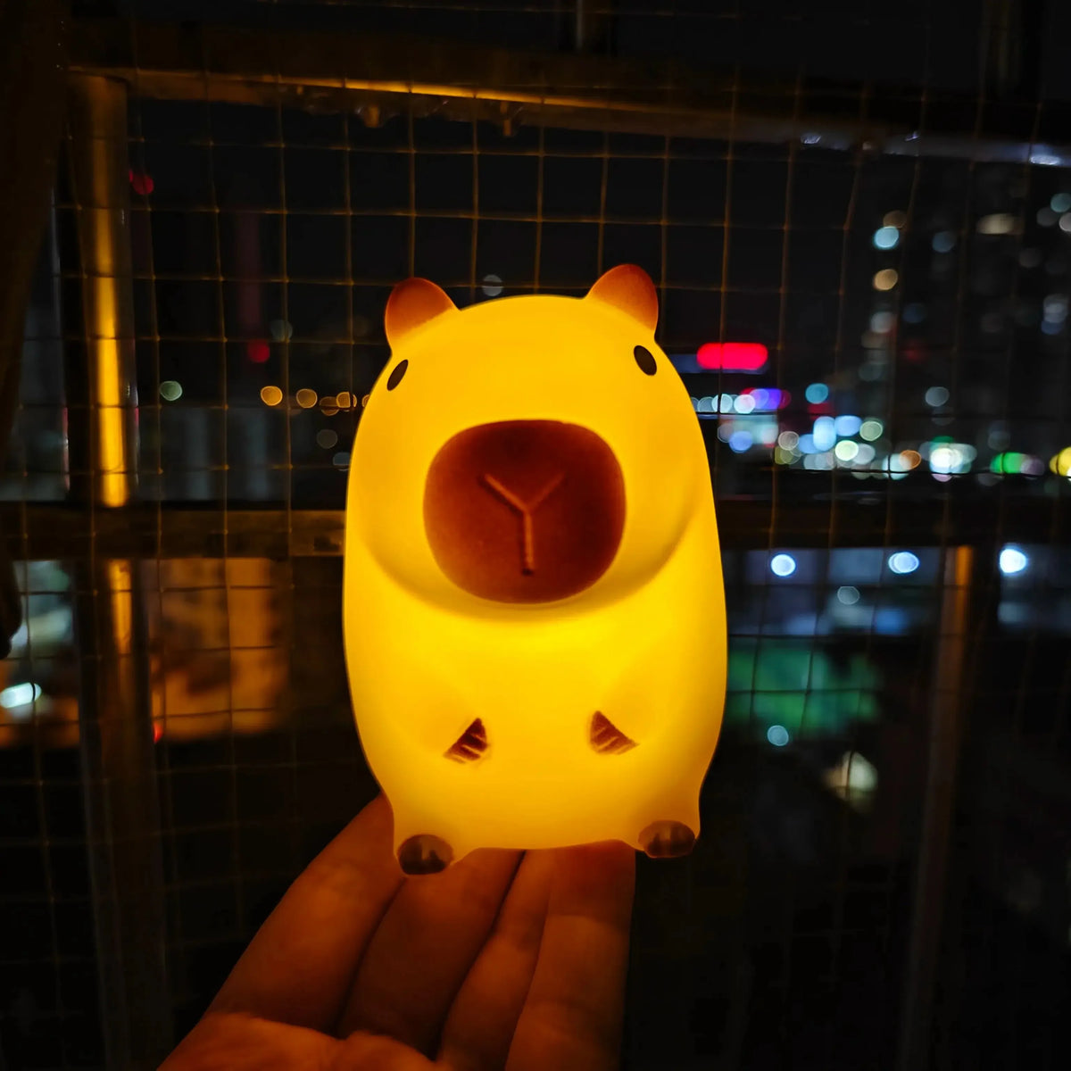 Capybara Night Light with Switch Control and Yellow Light Selection, 110 x 100 x 80mm Button Battery Decorative Lamp for Adult Bedroom and Desk Displays