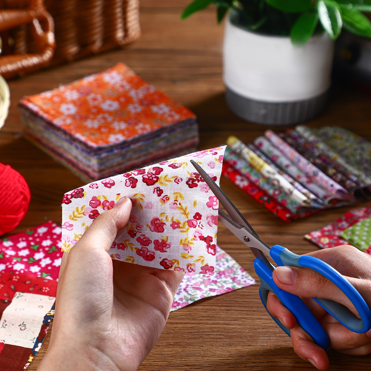 Cotton Quilting Fabric Squares, 600-Piece Precut 4 x 4 Inch Floral Patchwork Bundle in Mixed Colors for DIY Sewing, Quilt Blocks, Crafts and Clothing Accessories