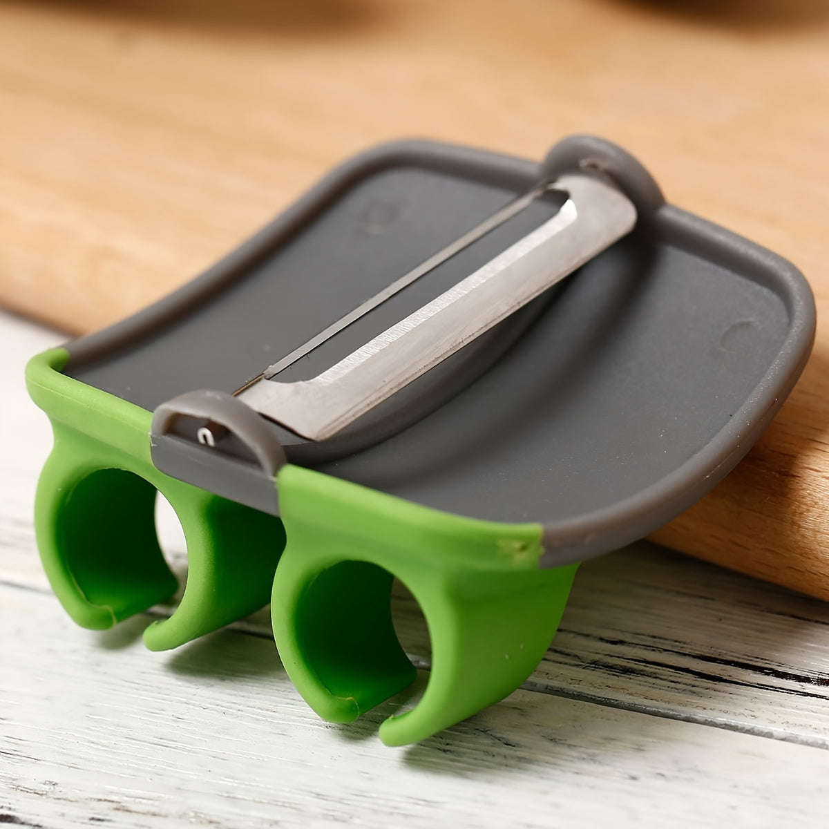 Handheld Produce Peeler, Single Random-Color Manual Kitchen Tool with Listed Stainless Steel for Fruit, Carrot and Everyday Vegetable Preparation