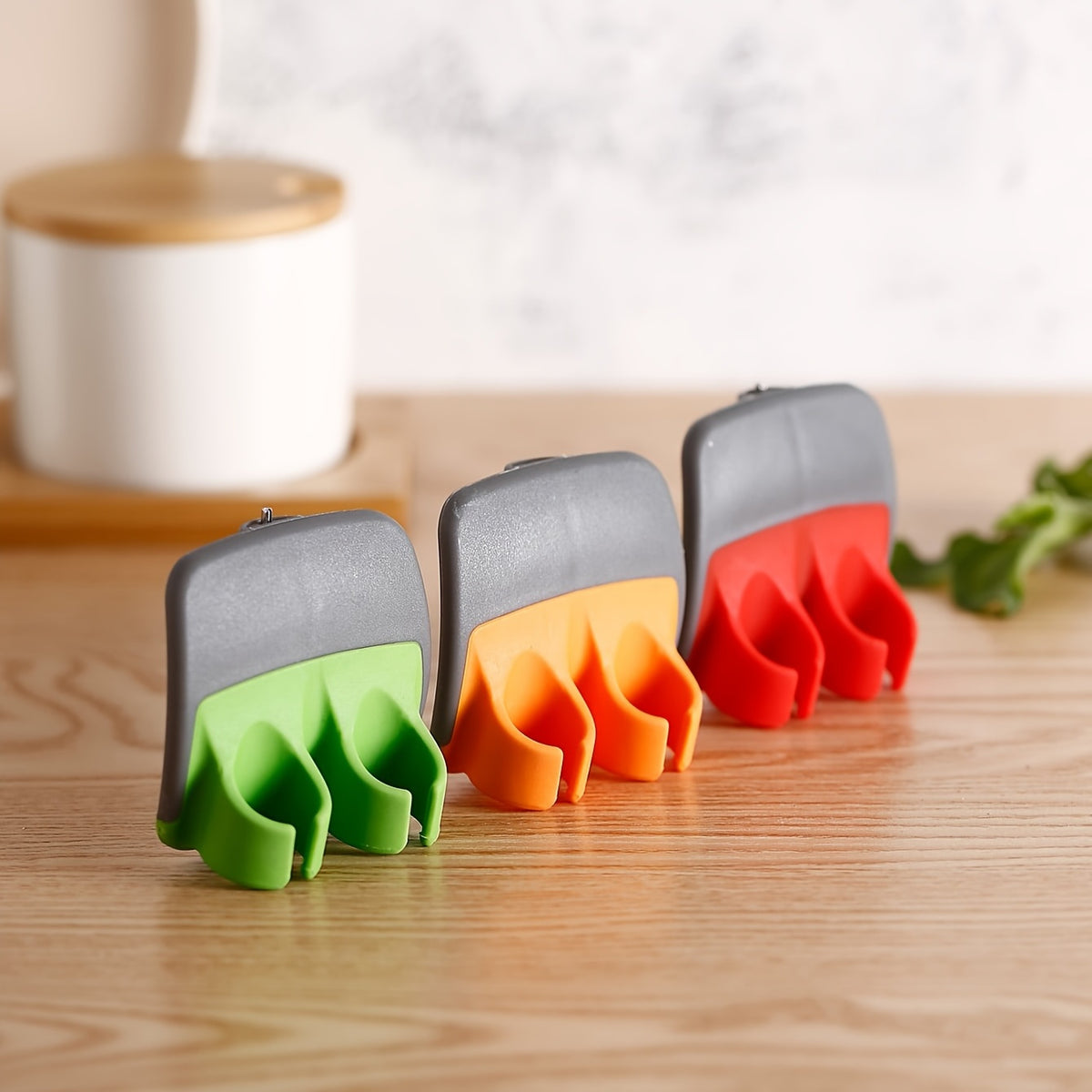 Handheld Produce Peeler, Single Random-Color Manual Kitchen Tool with Listed Stainless Steel for Fruit, Carrot and Everyday Vegetable Preparation