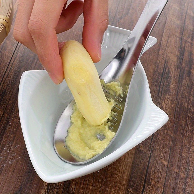 Ginger Grater Spoon, One-Piece Stainless Steel Manual Garlic Masher and Ginger Preparation Tool for Homemade Sauces, Dressings and Everyday Cooking