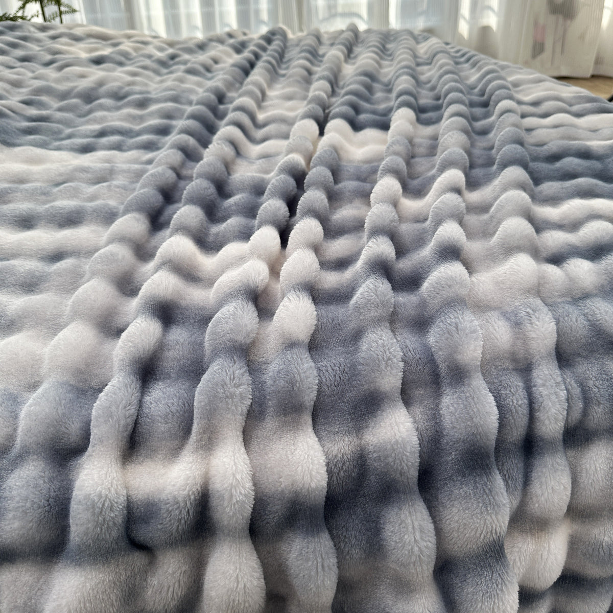 Super Soft Bubble Faux Rabbit Fur Blanket, Machine Washable, All-Season, Heavyweight Winter Blankets Cheap, Queen/King Sizes, Suitable For Office, Bedroom, Sofa, Travel, Double-Sided Usable, Pet Blanket, Small Blanket, Christmas, Halloween Gift