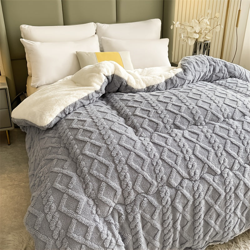 Plush Comforter Blanket with Microfiber Fill, Single Polyester Bedding Layer in Grey or Blue and Five Size Options for Autumn and Winter, No Pillowcase