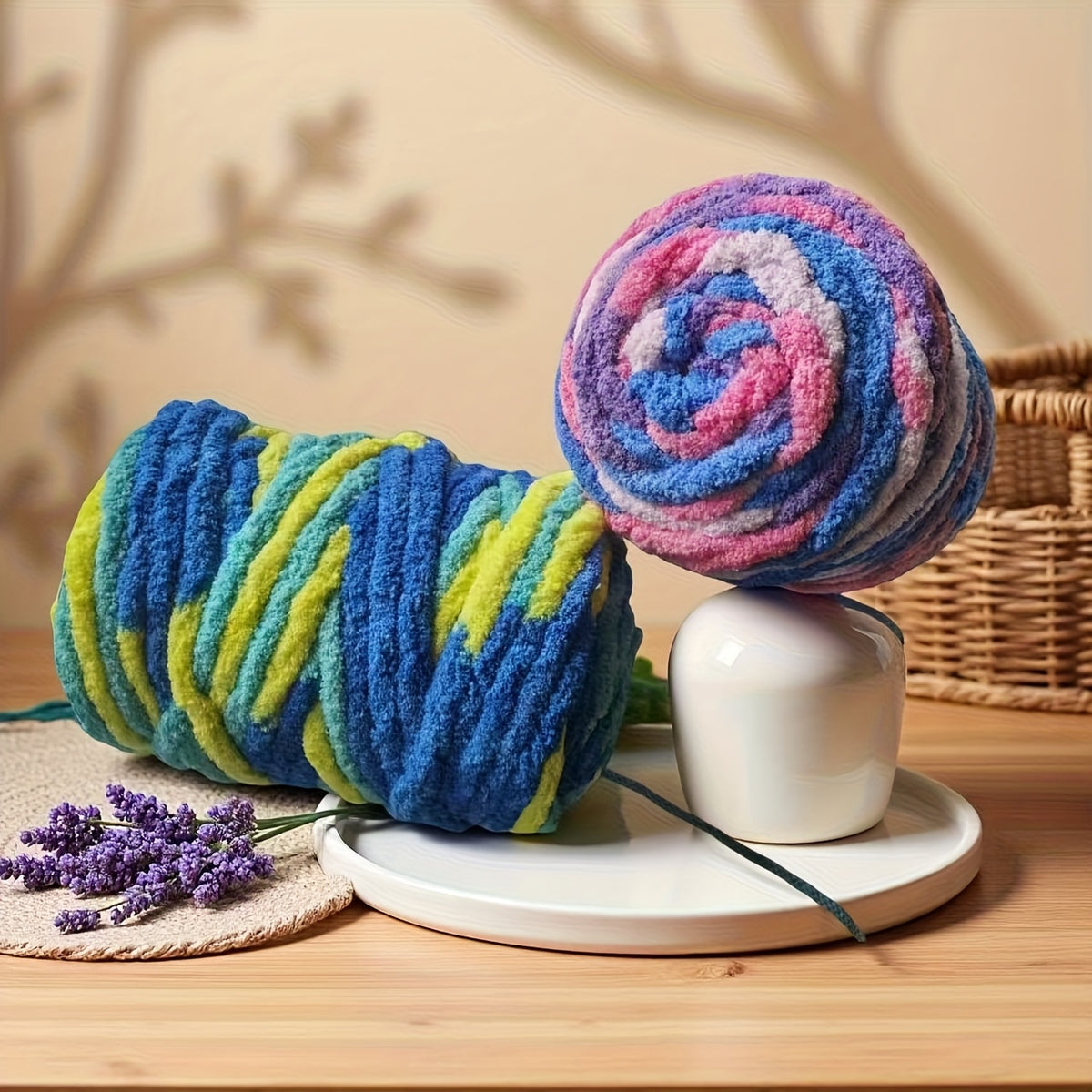 Chunky Chenille Yarn for Arm Knitting and Crochet, 750g Polyester Bulky Yarn with Ombre and Solid Style Options for DIY Blankets, Cushions and Handmade Gifts