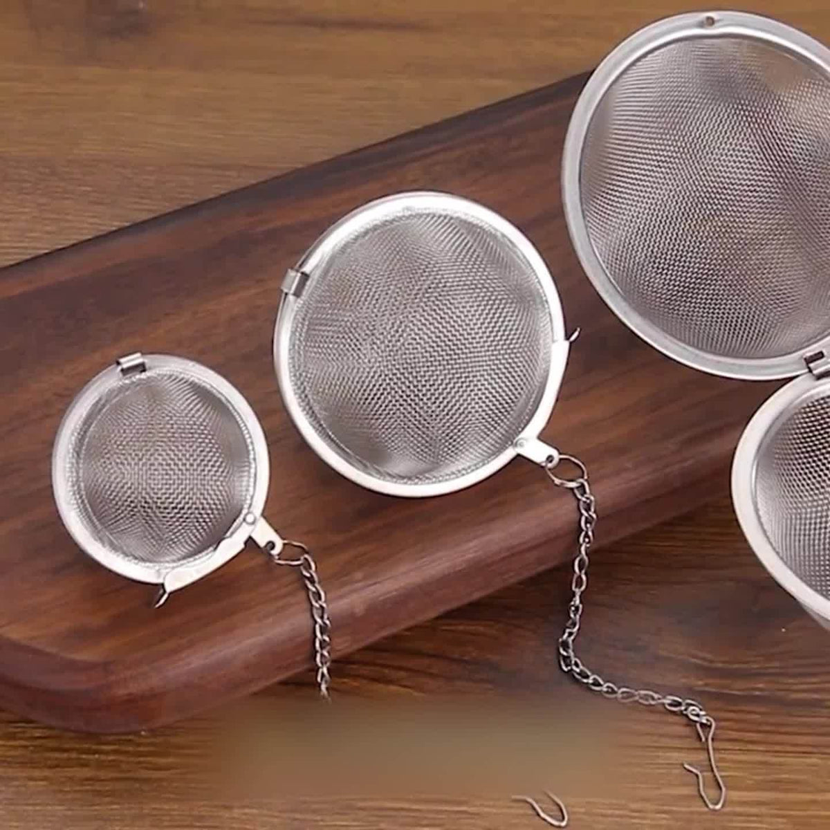 Stainless Steel Spice Filter Ball with S Size Label, One-Pack Seasoning Infuser Reference for Soup, Stew, Hot Pot and Instruction-Approved Marinade Preparation