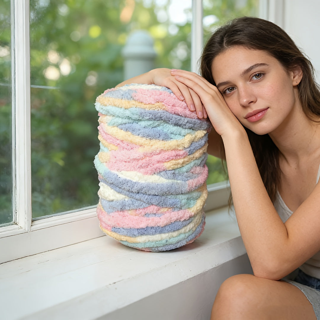 Chunky Chenille Yarn for Arm Knitting and Crochet, 750g Polyester Bulky Yarn with Ombre and Solid Style Options for DIY Blankets, Cushions and Handmade Gifts