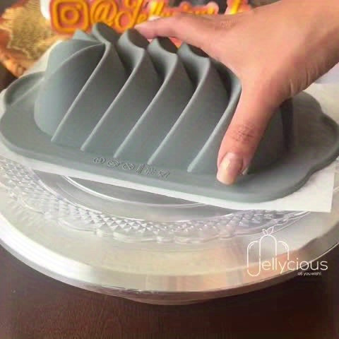 Silicone Bread Loaf Pan Set, 4-Piece Light Gray Baking Mold Selection in Small or Medium Options for Homemade Cakes, Bread and Decorative Dessert Recipes