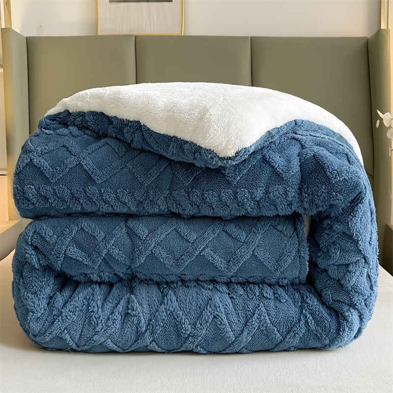 Plush Comforter Blanket with Microfiber Fill, Single Polyester Bedding Layer in Grey or Blue and Five Size Options for Autumn and Winter, No Pillowcase