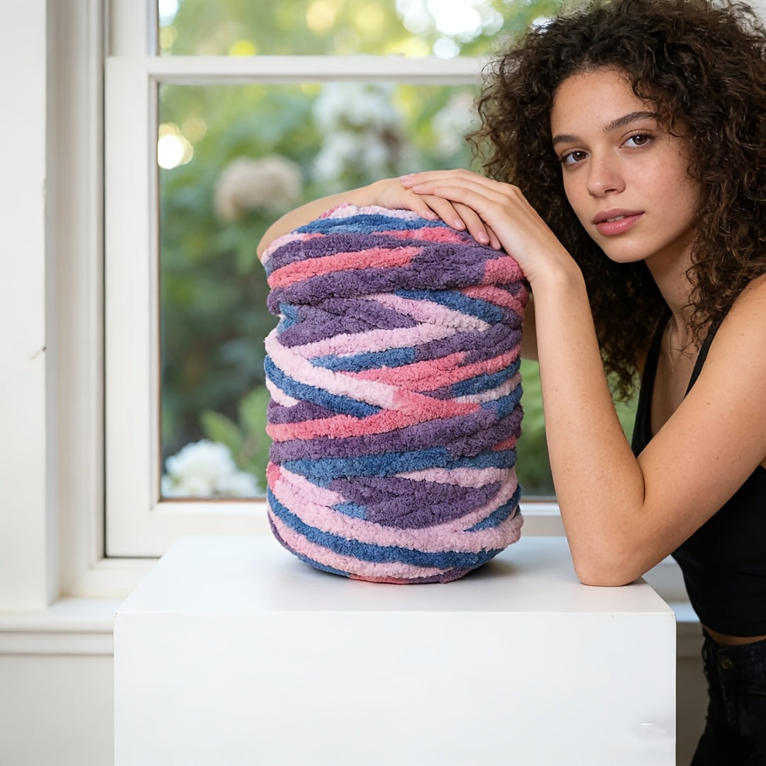 Chunky Chenille Yarn for Arm Knitting and Crochet, 750g Polyester Bulky Yarn with Ombre and Solid Style Options for DIY Blankets, Cushions and Handmade Gifts