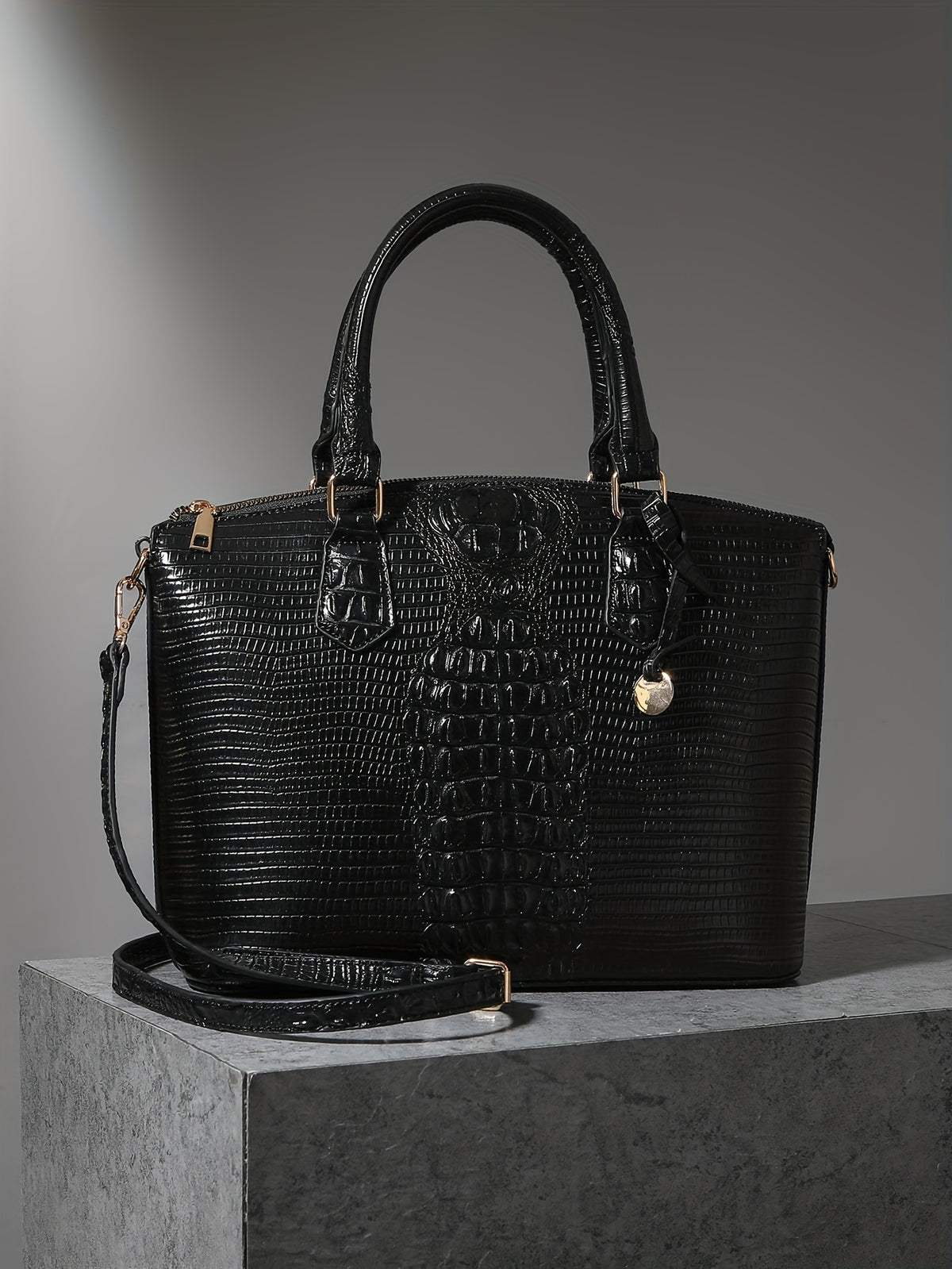 Crocodile-Design Work Handbag for Women with Detachable Shoulder Strap and Zipper Closure, Spacious Crossbody-Style Purse for Office and Everyday Wear