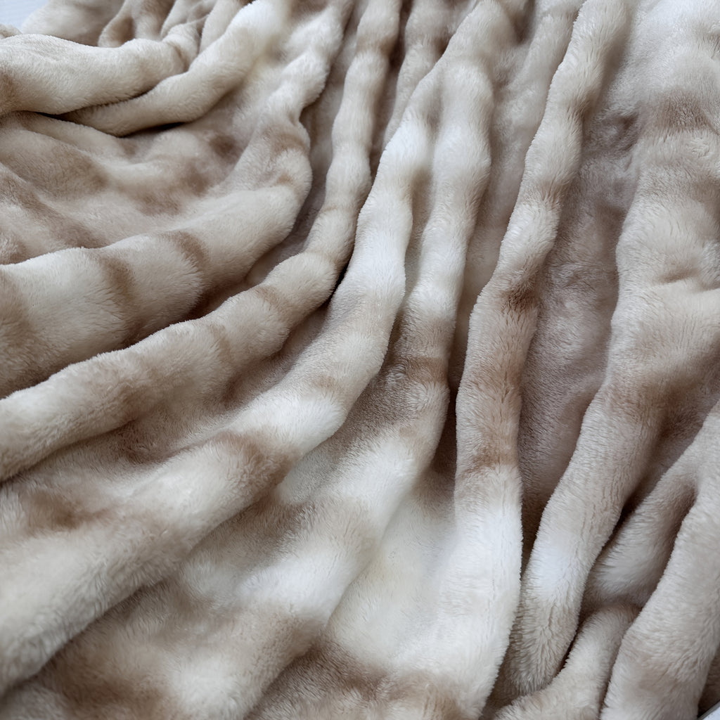 Super Soft Bubble Faux Rabbit Fur Blanket, Machine Washable, All-Season, Heavyweight Winter Blankets Cheap, Queen/King Sizes, Suitable For Office, Bedroom, Sofa, Travel, Double-Sided Usable, Pet Blanket, Small Blanket, Christmas, Halloween Gift
