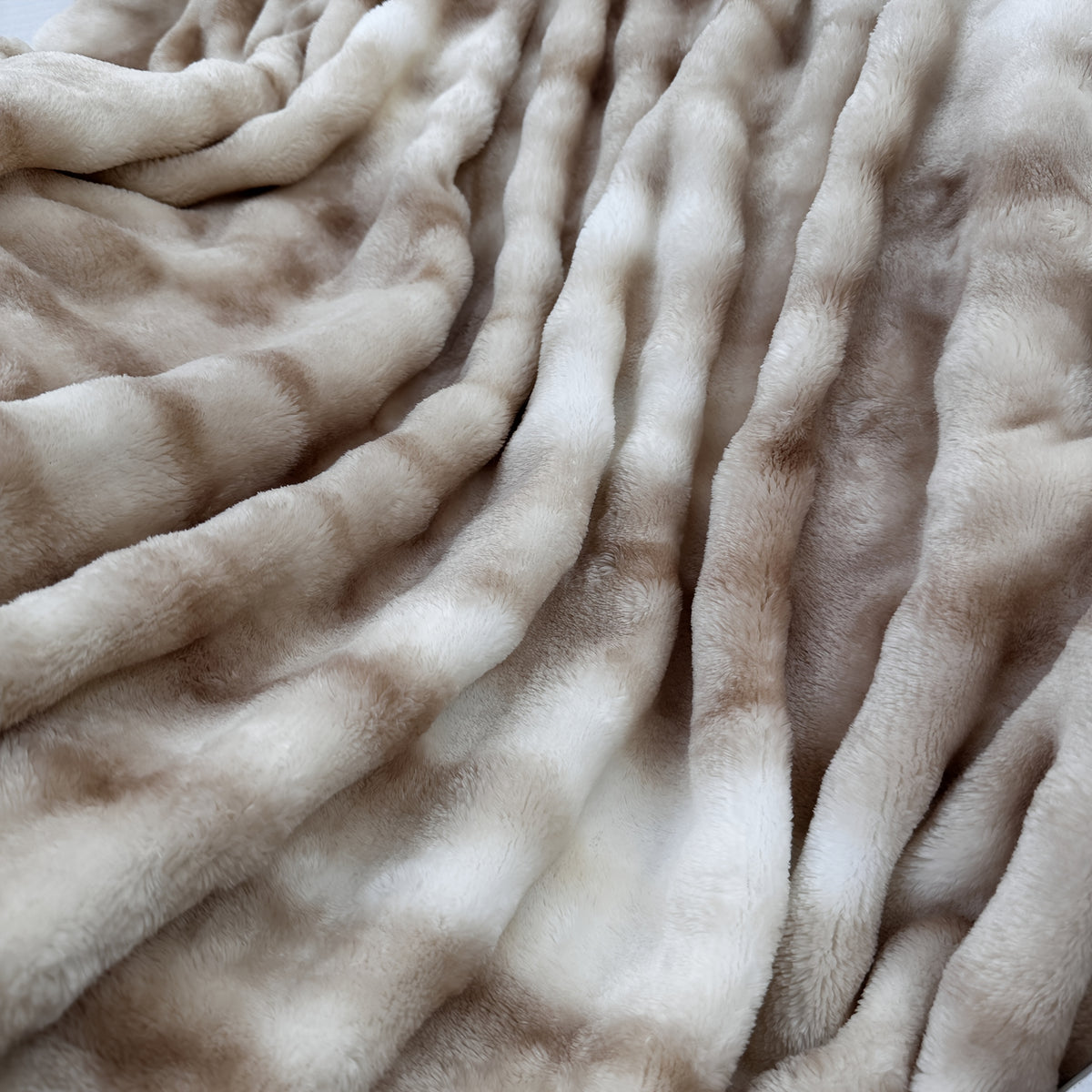 Super Soft Bubble Faux Rabbit Fur Blanket, Machine Washable, All-Season, Heavyweight Winter Blankets Cheap, Queen/King Sizes, Suitable For Office, Bedroom, Sofa, Travel, Double-Sided Usable, Pet Blanket, Small Blanket, Christmas, Halloween Gift
