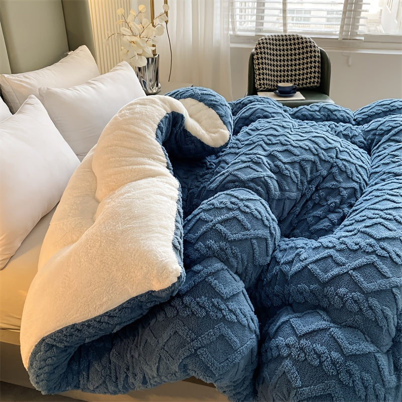 Plush Comforter Blanket with Microfiber Fill, Single Polyester Bedding Layer in Grey or Blue and Five Size Options for Autumn and Winter, No Pillowcase