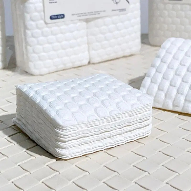 Square Nail Cotton Wipes with Listed 5 x 5cm Pad Size in 200 or 500-Piece Bags for Compatible Nail Polish Removal, Gel Cleansing and Manicure Prep