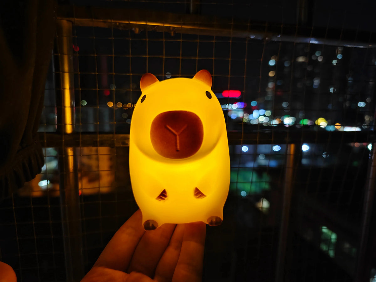 Capybara Night Light with Switch Control and Yellow Light Selection, 110 x 100 x 80mm Button Battery Decorative Lamp for Adult Bedroom and Desk Displays