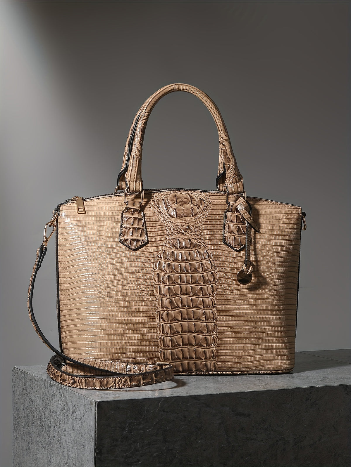 Crocodile-Design Work Handbag for Women with Detachable Shoulder Strap and Zipper Closure, Spacious Crossbody-Style Purse for Office and Everyday Wear
