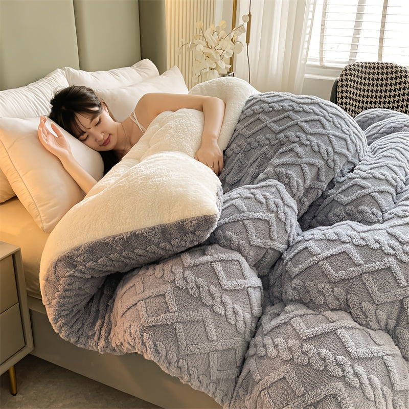 Plush Comforter Blanket with Microfiber Fill, Single Polyester Bedding Layer in Grey or Blue and Five Size Options for Autumn and Winter, No Pillowcase