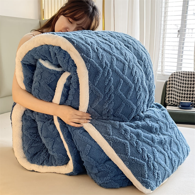 Plush Comforter Blanket with Microfiber Fill, Single Polyester Bedding Layer in Grey or Blue and Five Size Options for Autumn and Winter, No Pillowcase