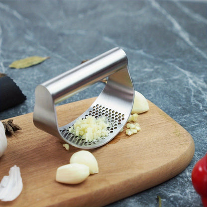 Arc-Shaped Garlic Press with Listed Stainless Steel Ring Design, Manual Garlic Masher for Homemade Sauces, Marinades and Everyday Kitchen Meal Preparation