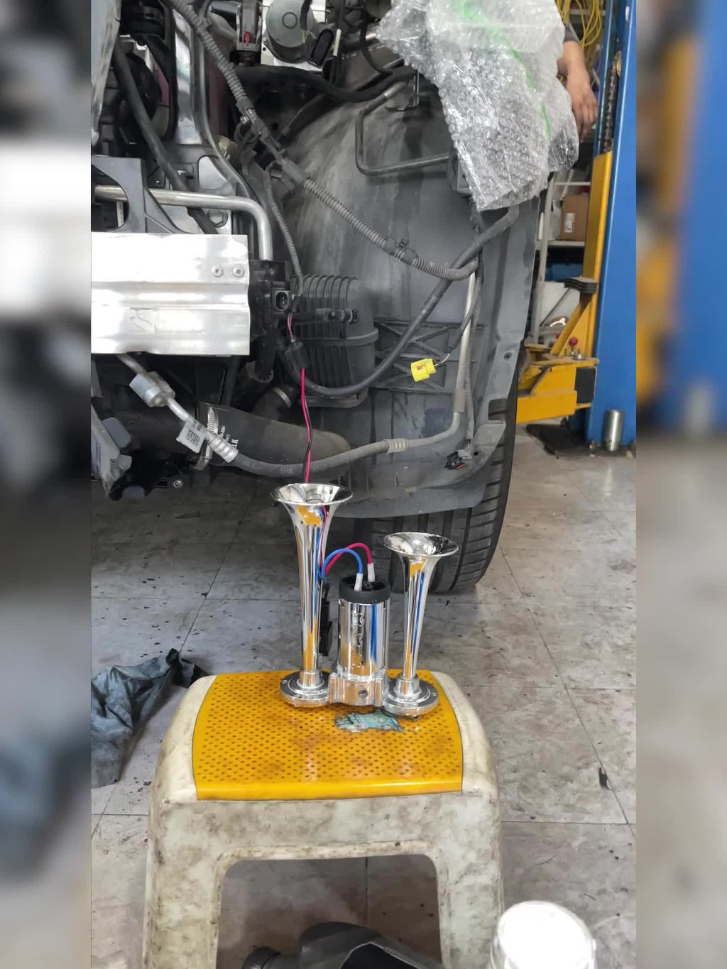 Double Tube Air Horn with Compressor and Mounting Bracket References, Listed Aluminum Alloy Vehicle Accessory in 24V Dual-Color or Silvery Options