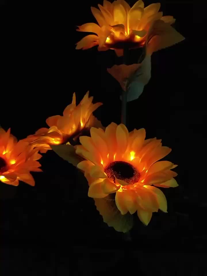 Solar Sunflower Garden Light with Warm White Glow, Automatic Switch and Included Solar Panel for Outdoor Pathways, Courtyards and Terrace Decor