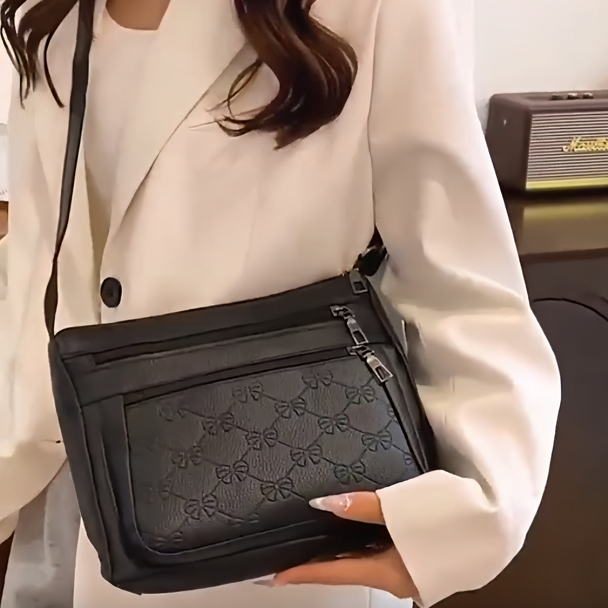 Black Zipper Crossbody Bag for Women, Adjustable Shoulder Strap Purse for Compatible Phone, Wallet and Cosmetics on Everyday Errands and Casual Outings