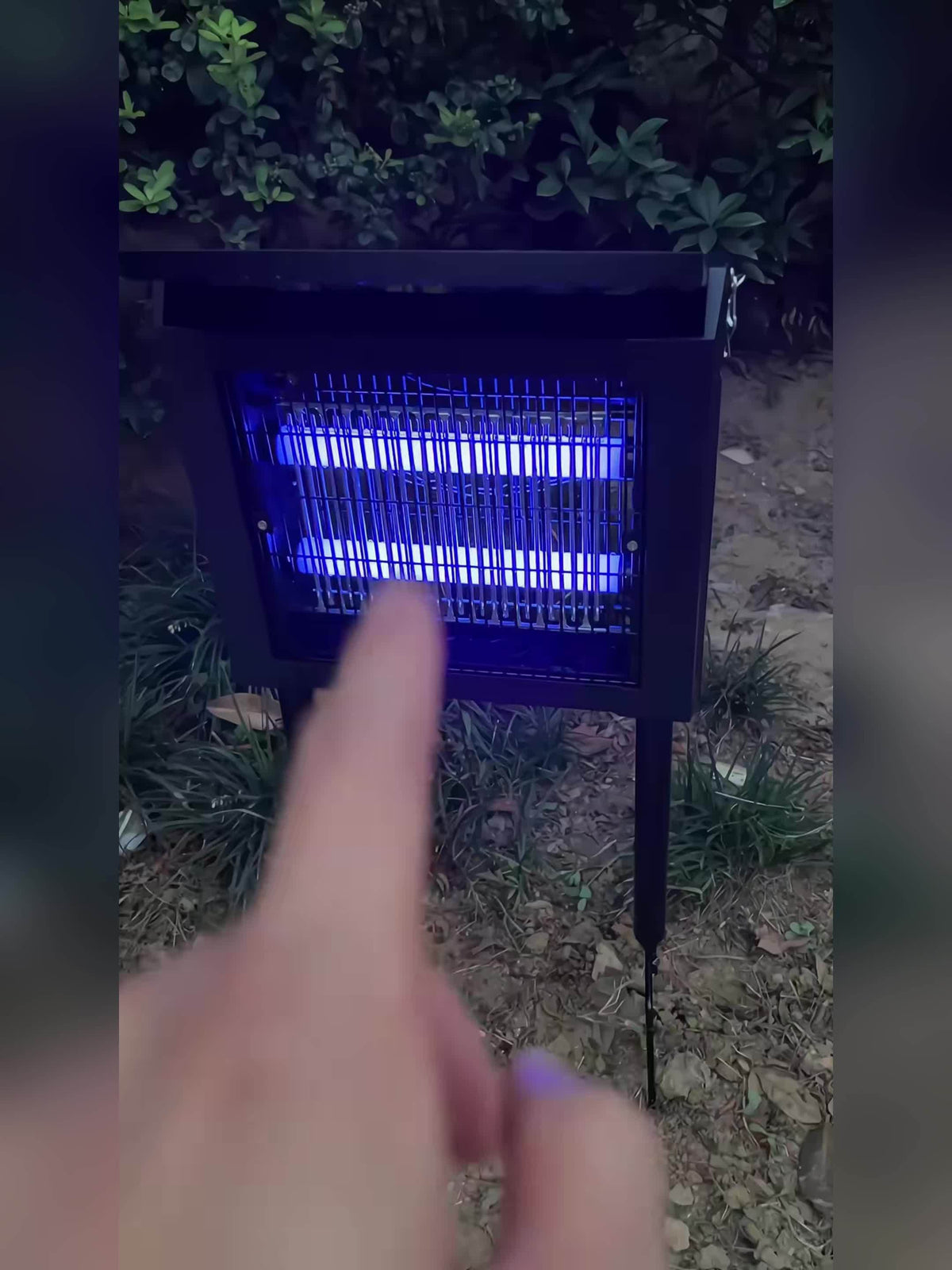 Solar Bug Zapper with Listed 4000mAh Battery and Two Modes, Single Rechargeable Portable Insect Trap for Instruction-Approved Patio, Garden and Camping Use