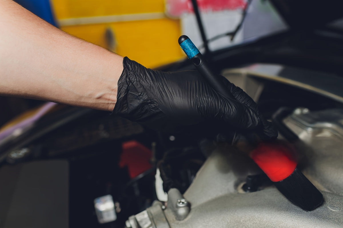 5.6 Mil Black Nitrile Disposable Gloves, 50-Piece Pack with Textured Fingertip Wording and S, M, L or XL Sizes for Everyday Household and Kitchen Cleaning